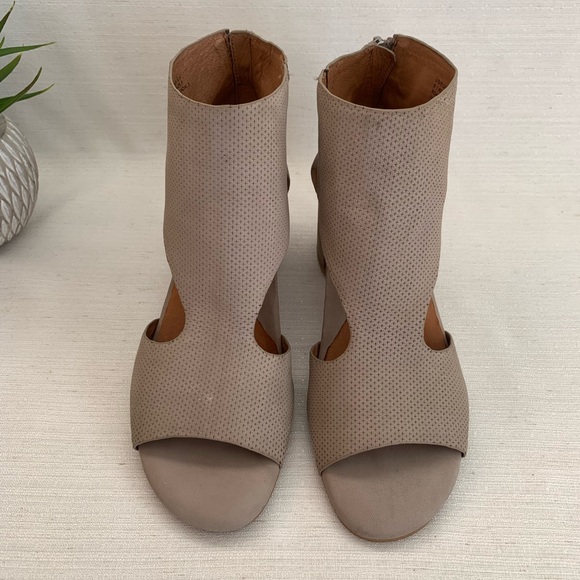 NWOT GENTLE SOULS by Kenneth Cole Roan Heeled Sandals Woman’s 9 - Picture 4 of 13